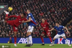 从酋长球场到保级泥潭：一场英超焦点战的蝴蝶效应